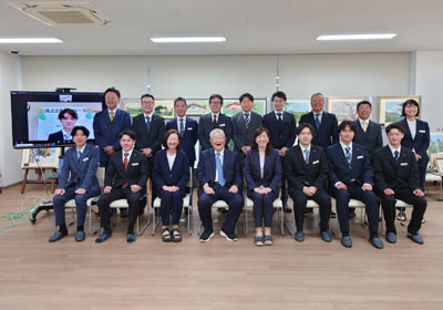 入社式を行い、新たに6名を迎えました